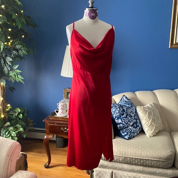 Dresses & Skirts - ❤️🤍💙 Red Bias cut slip dress
